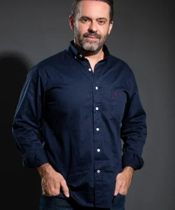 Prof. Dr. Ademir Jr.  Médico.  Tricologista Certificado pela International Association of Trichologists (IAT).  Pós graduado em Medicina Estética.  Pós Graduado em Bioquimica aplicada à Ortomolecular.  Pós Graduado em Psicossomática.  Ex-Fellow nas Universidades da Virginia e do Colorado nos EUA.  Mestre em Psicologa Clínica pela PUC-SP.  Diretor do CAECI Educacional.  Diretor da Clínica HTRI.