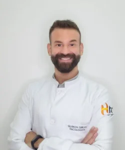 Prof. Esp. Quíron Gibran  •Profissional na área da beleza desde 2010. •Graduado em Visagismo e Terapia Capilar - Universidade Anhembi Morumbi. •Pós-graduado em Tricologia e Terapia Capilar Avançada – Anhembi Morumbi. •Coordenador de Cursos do CAECI (Centro de aperfeiçoamento educacional e científico). •Docente do CAECI (Centro de aperfeiçoamento educacional e científico). •Tricologista e terapeuta capilar na clínica Htri.